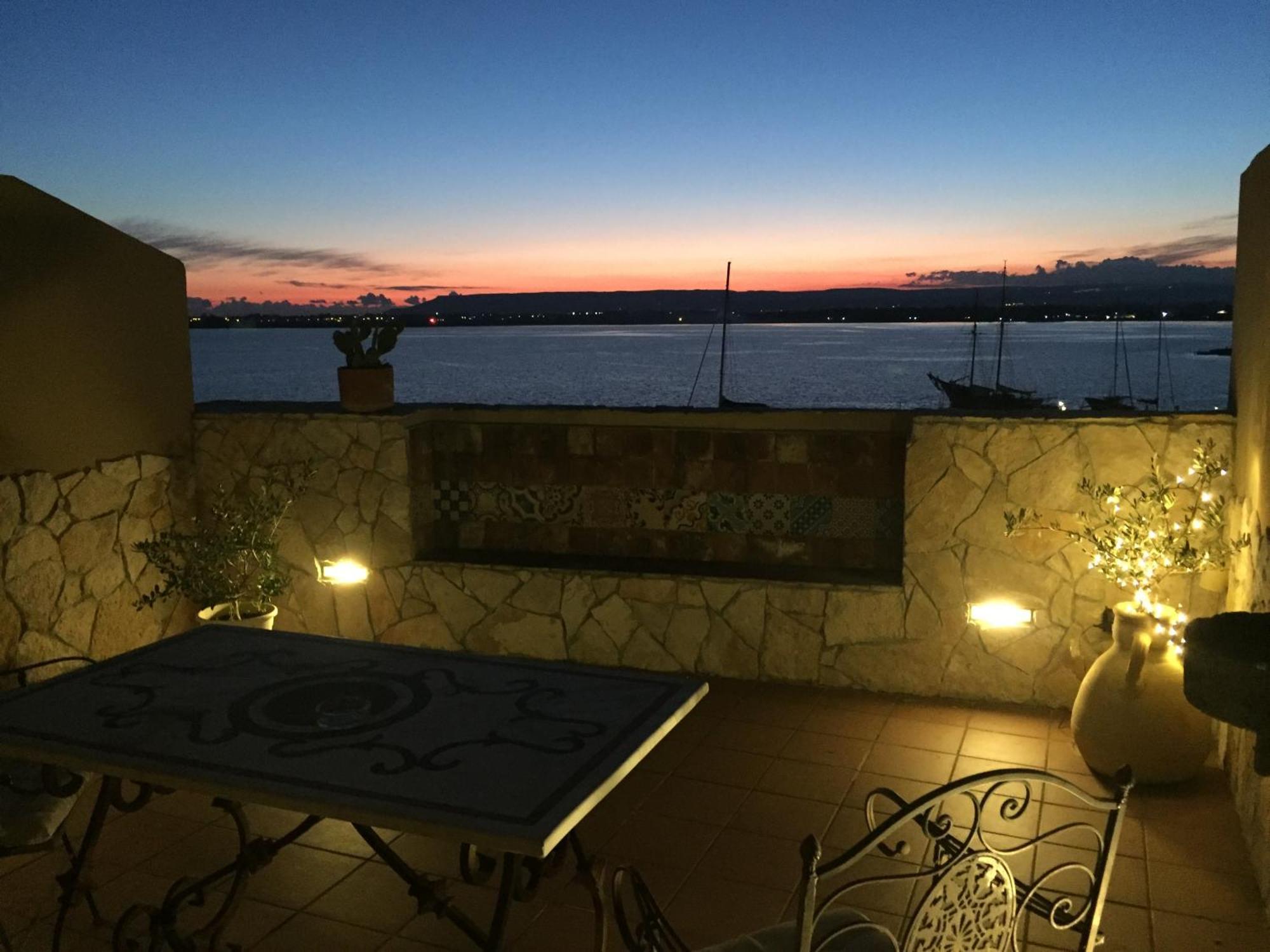 לינה וארוחת בוקר סירקוזה Palazzo Giunta - Porta Marina Ortigia מראה חיצוני תמונה