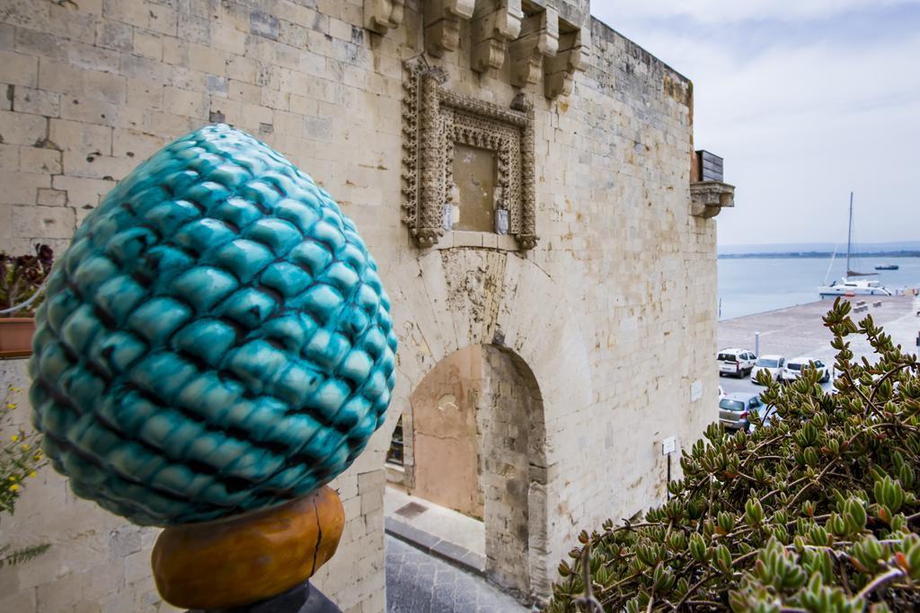 לינה וארוחת בוקר סירקוזה Palazzo Giunta - Porta Marina Ortigia מראה חיצוני תמונה