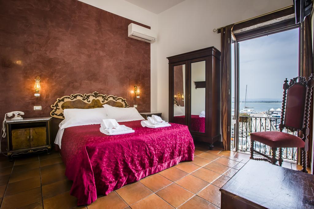 לינה וארוחת בוקר סירקוזה Palazzo Giunta - Porta Marina Ortigia מראה חיצוני תמונה