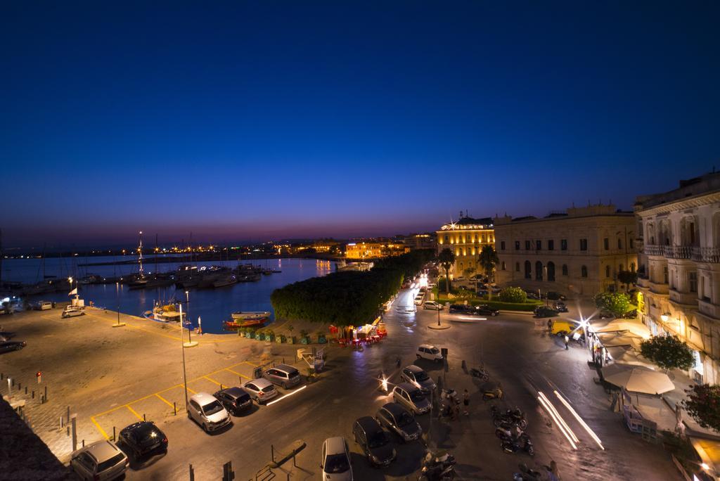 לינה וארוחת בוקר סירקוזה Palazzo Giunta - Porta Marina Ortigia מראה חיצוני תמונה