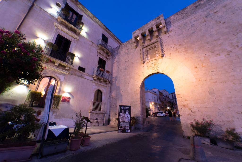 לינה וארוחת בוקר סירקוזה Palazzo Giunta - Porta Marina Ortigia מראה חיצוני תמונה