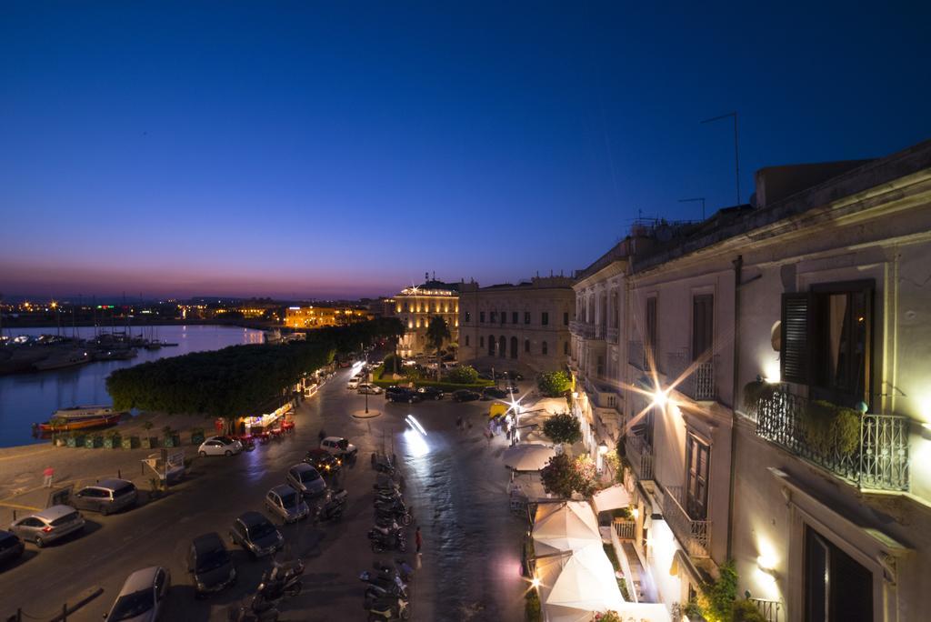 לינה וארוחת בוקר סירקוזה Palazzo Giunta - Porta Marina Ortigia מראה חיצוני תמונה