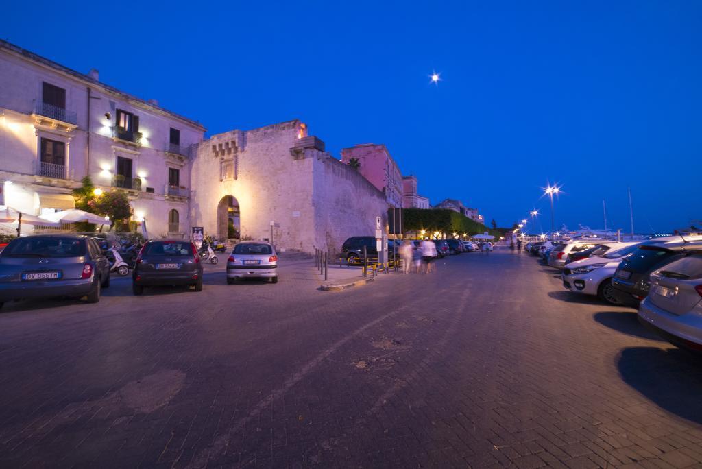 לינה וארוחת בוקר סירקוזה Palazzo Giunta - Porta Marina Ortigia מראה חיצוני תמונה